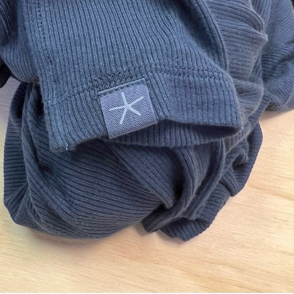 Barefoot Dreams Malibu Collection
Ultra Soft Henley Dress Indigo Color
Size 1XP - Picture 6 of 11